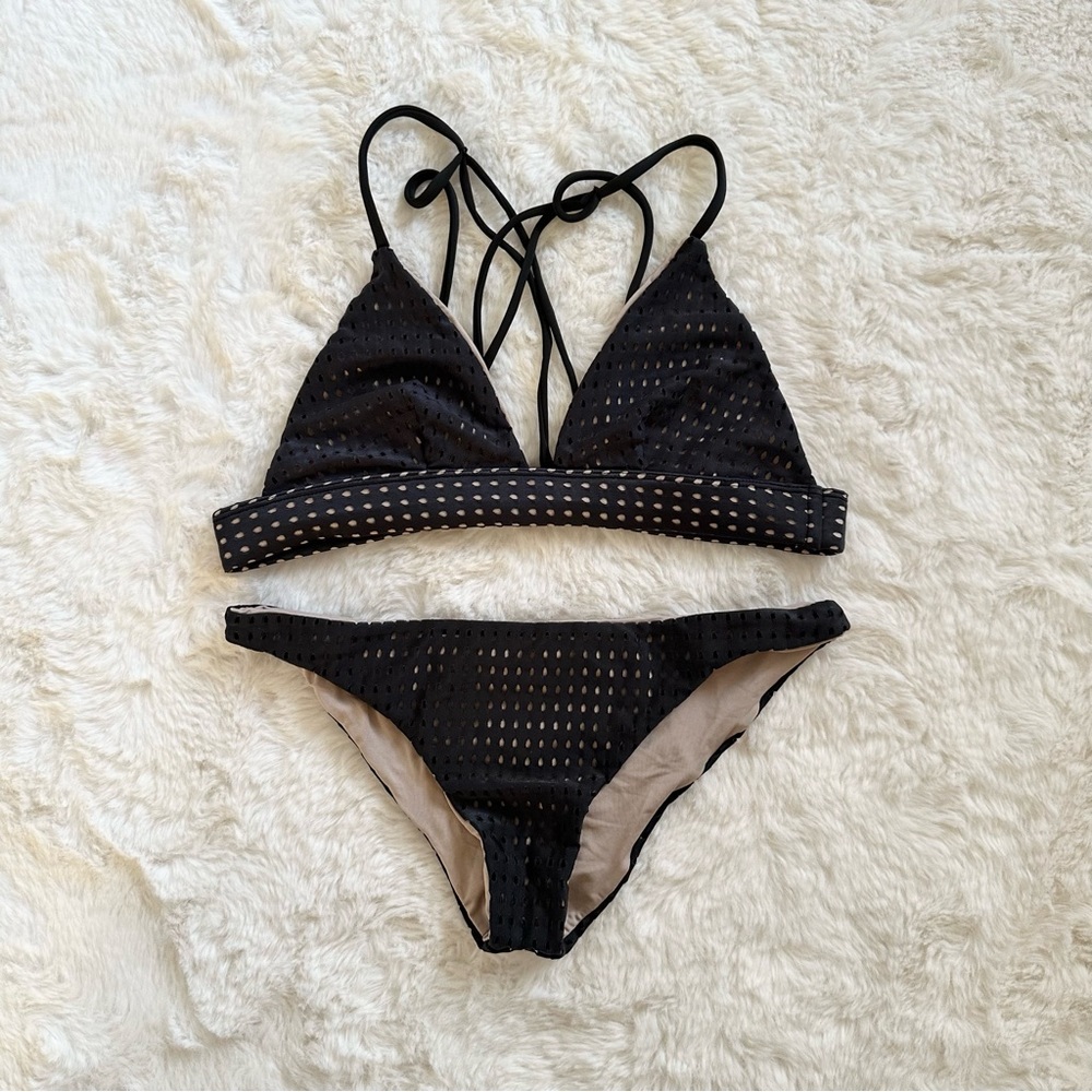 Acacia Koki Top and Waikaloa Bottom Black mesh Set.